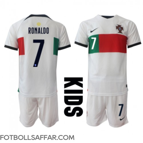 Portugal Cristiano Ronaldo #7 Bortadräkt Barn VM 2022 Kortärmad (+ Korta byxor)